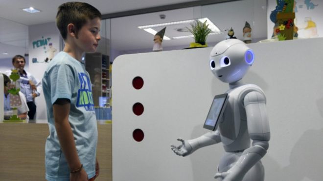 Roboti kupokea wageni hospitalini! #Teknolojia