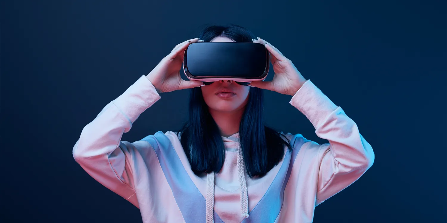 Kifaa Kinachotumia Mfumo Wa Augmented Reality (AR) na Virtual Reality (VR)